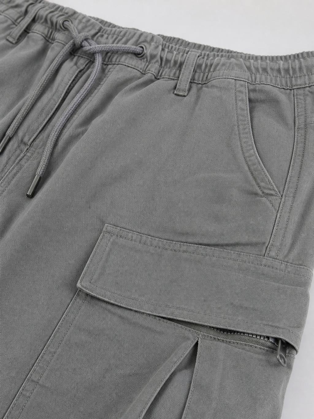 Men's Relaxed-Fit Cargo Pants with Drawstring Waist