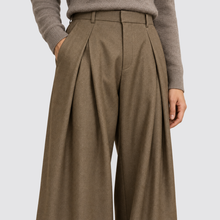 Rowenfield Wide Leg Pleated High Waist – Light Brown – 05