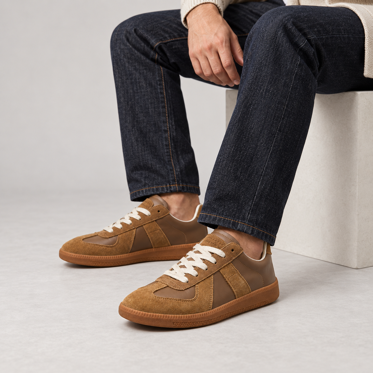 Rowenfield Men's Comfort Lace-Up Lightweight Casual Sneakers  studio product photo 4